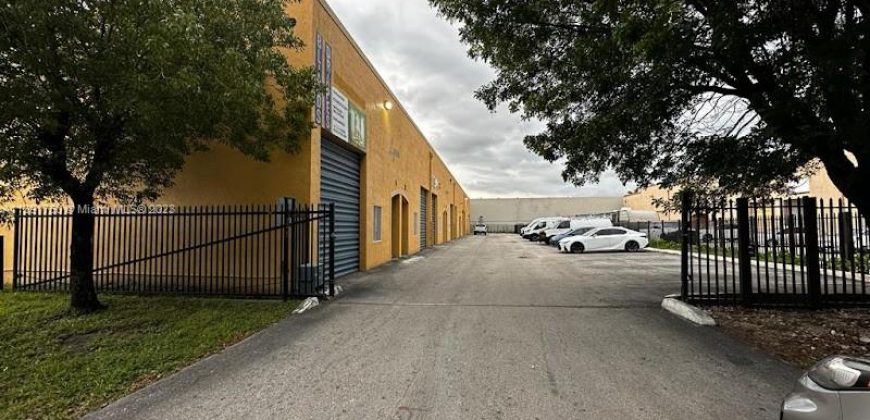 Warehouse FOR RENT Fully A/C’d in nice gated condo area in West Hialeah